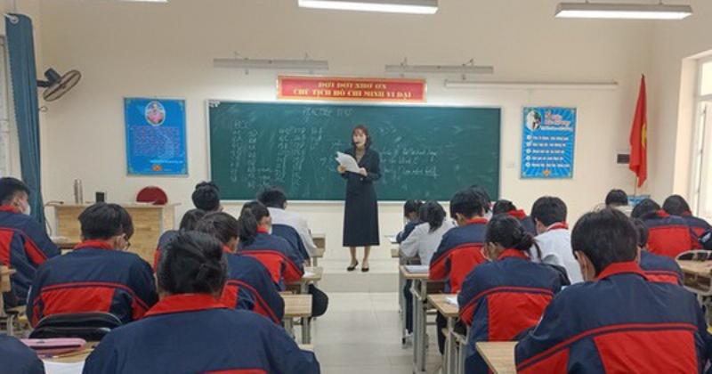 Học sinh ôn luyện các môn Toán Anh Địa cho kỳ thi