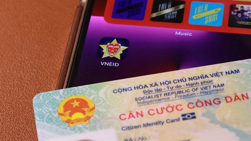 Màn hình giao diện ứng dụng VNeID hiển thị thông tin cá nhân và các giấy tờ tích hợp