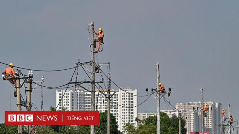 Toàn cảnh bức tranh thiếu hụt nước mùa khô tại Việt Nam, nhấn mạnh sự ảnh hưởng đến đời sống và sản xuất.