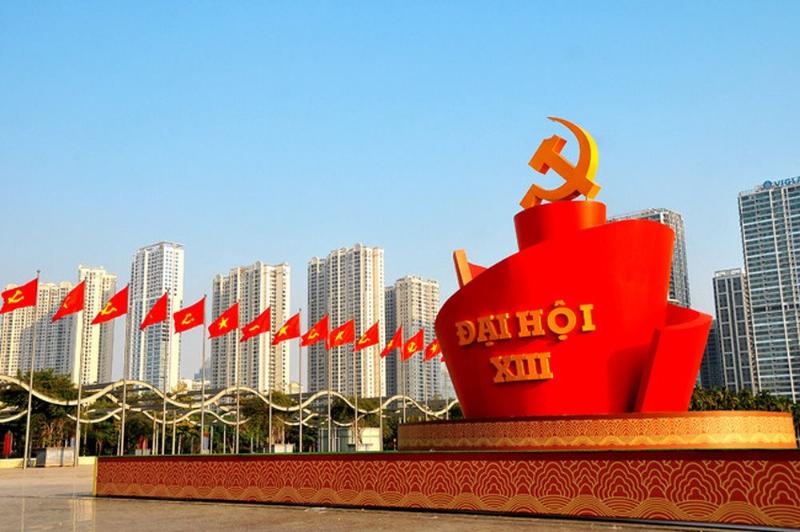 Hình ảnh minh họa mối liên hệ giữa nhận thức lịch sử và tăng trưởng bền vững trong kinh doanh, thể hiện gốc rễ lịch sử vững chắc nâng đỡ một cái cây phát triển xanh tốt, làm rõ nhận thức lịch sử là gì trong bối cảnh doanh nghiệp
