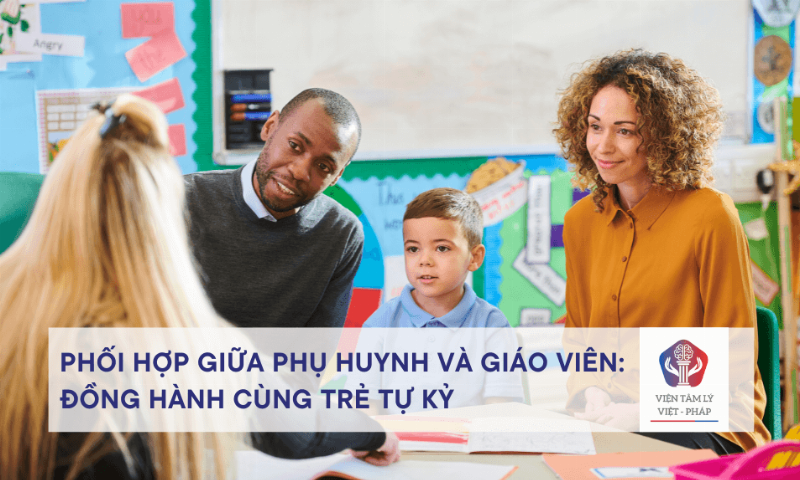 Gia đình trò chuyện ấm áp về việc học của con, củng cố vai trò của phụ huynh trong tự đánh giá